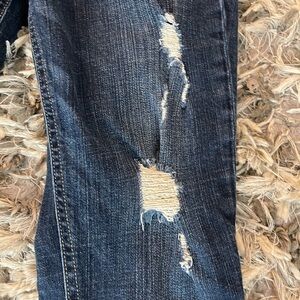 Dark wash skinny jeans with ripped details #rippedjeans